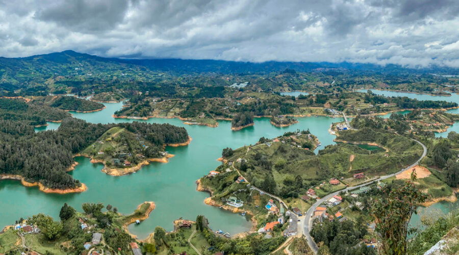 Discover Colombia’s Hidden Gem: Piedra El Peñol and Charming Guatapé – Your Ultimate Travel Inspiration